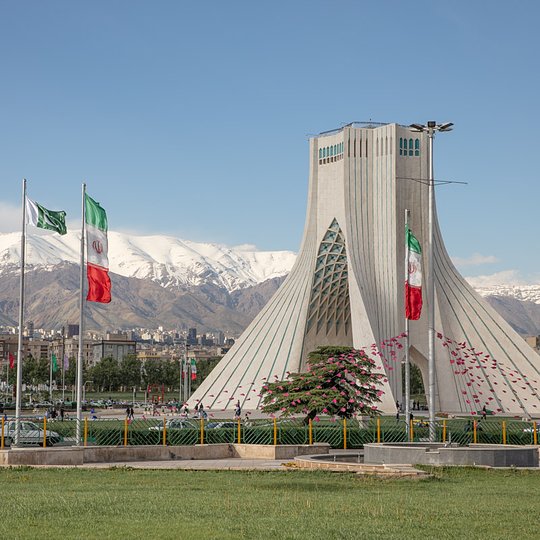 AzadiTowerTehranIran800